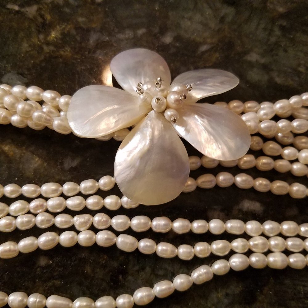 Gorgeous Oval Pearl Flower Necklace Long PRETTY